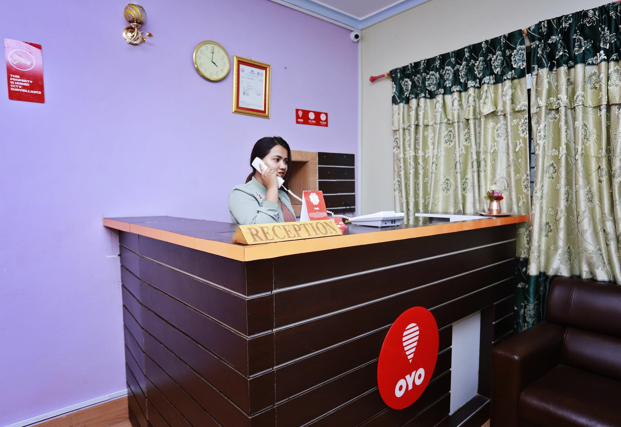 Oyo 575 Api Suites Pokhara Kültér fotó