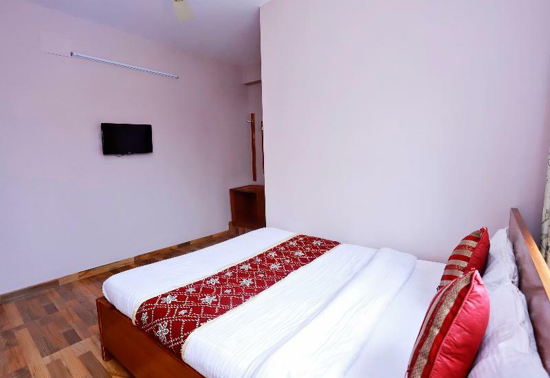 Oyo 575 Api Suites Pokhara Kültér fotó