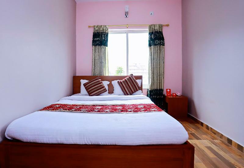 Oyo 575 Api Suites Pokhara Kültér fotó