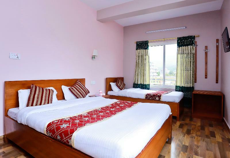 Oyo 575 Api Suites Pokhara Kültér fotó