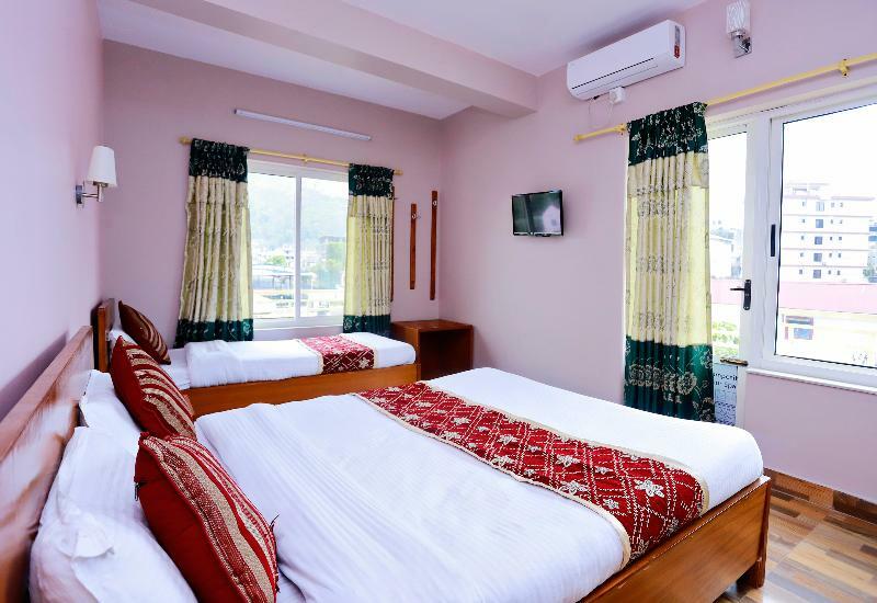 Oyo 575 Api Suites Pokhara Kültér fotó