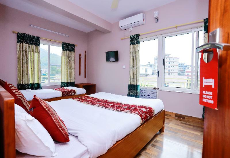 Oyo 575 Api Suites Pokhara Kültér fotó