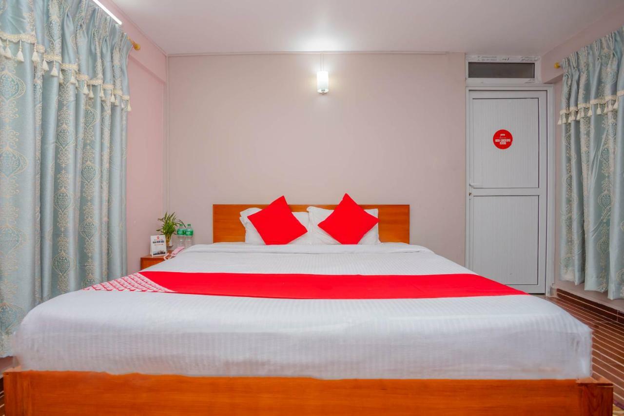 Oyo 575 Api Suites Pokhara Kültér fotó