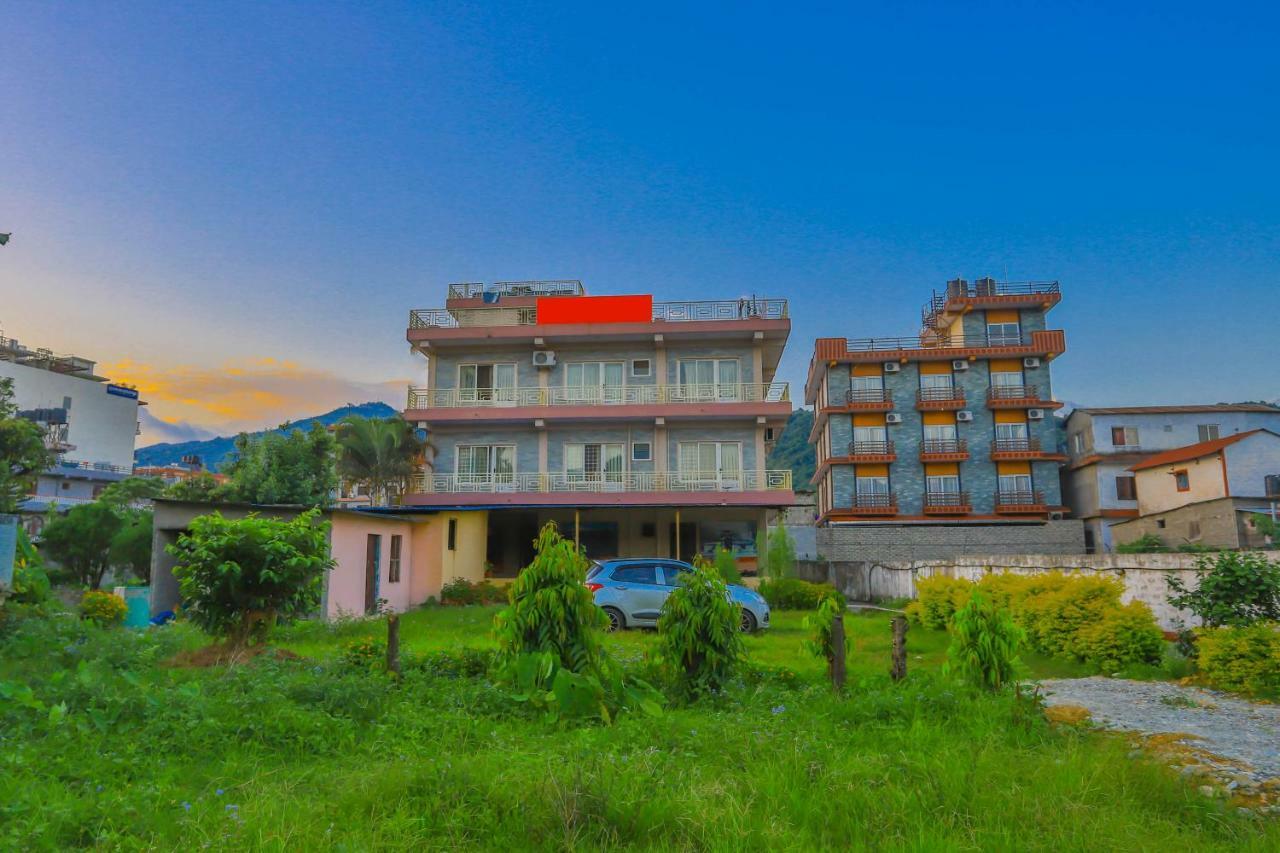 Oyo 575 Api Suites Pokhara Kültér fotó
