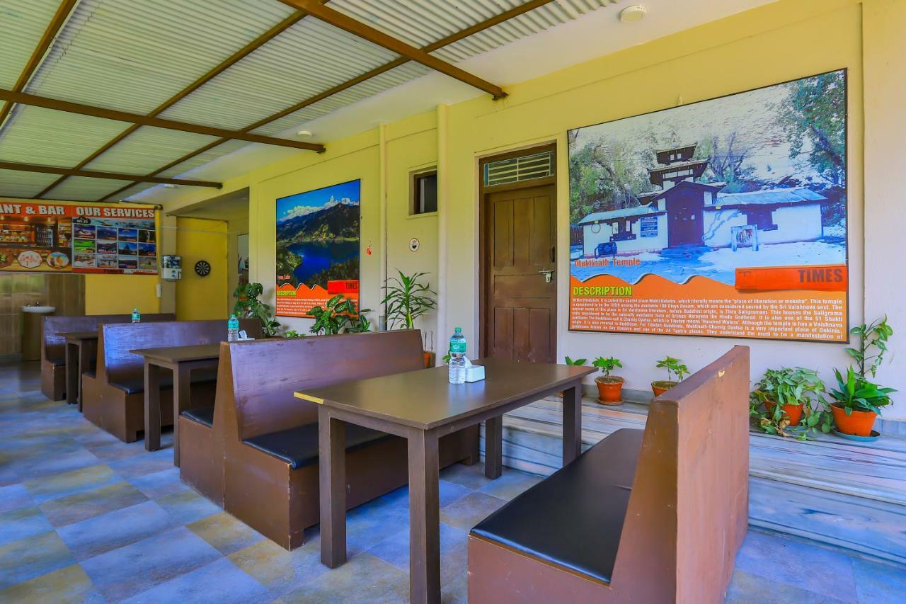Oyo 575 Api Suites Pokhara Kültér fotó
