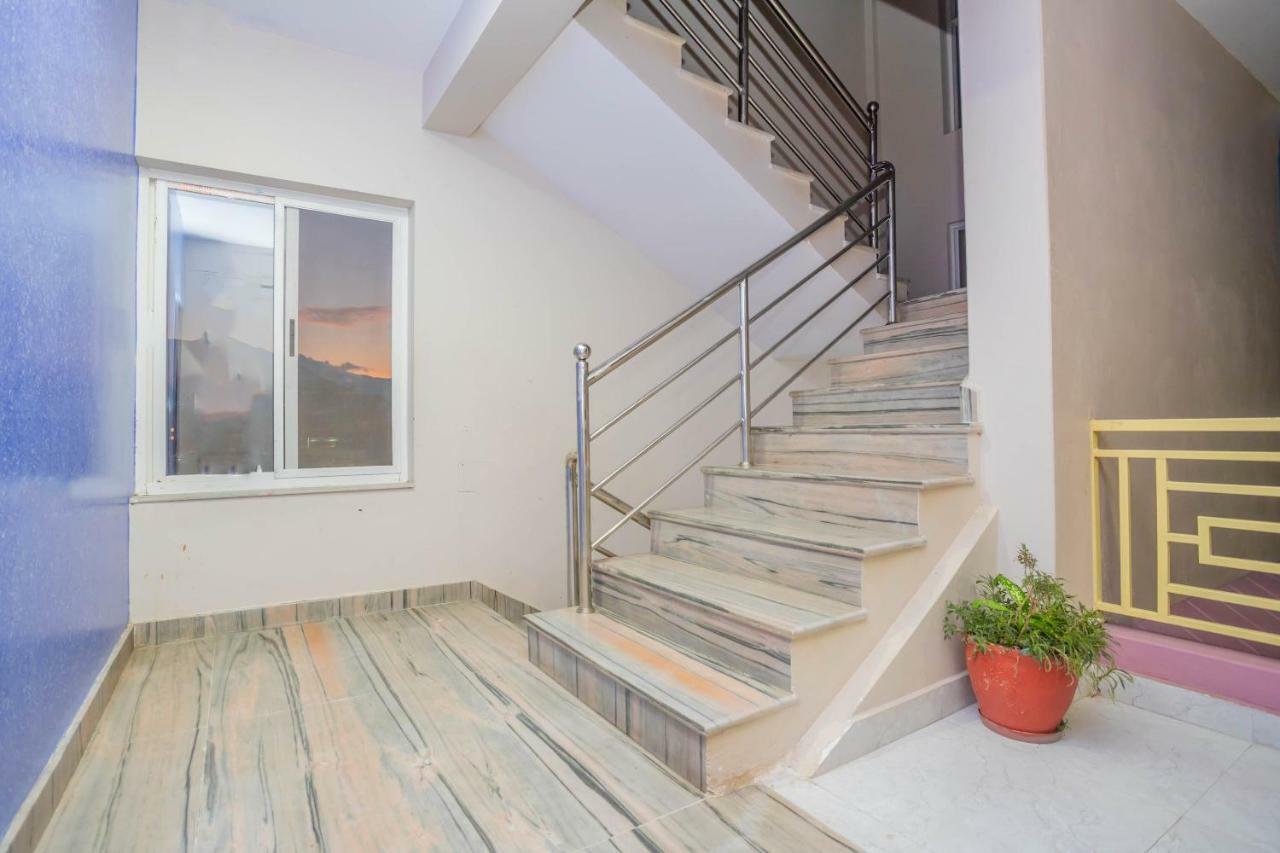 Oyo 575 Api Suites Pokhara Kültér fotó