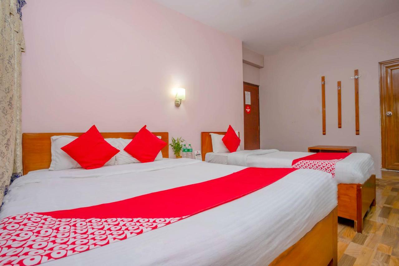 Oyo 575 Api Suites Pokhara Kültér fotó