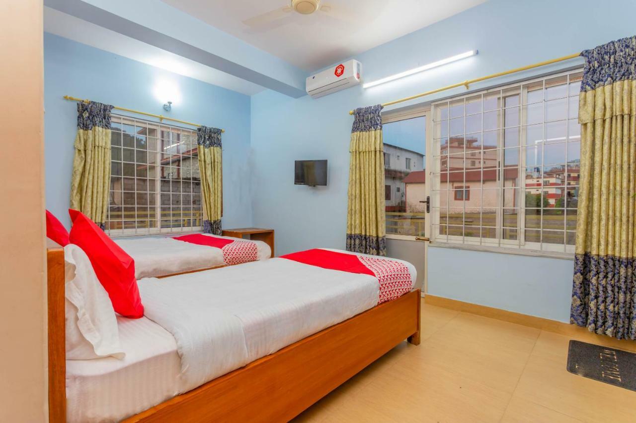 Oyo 575 Api Suites Pokhara Kültér fotó