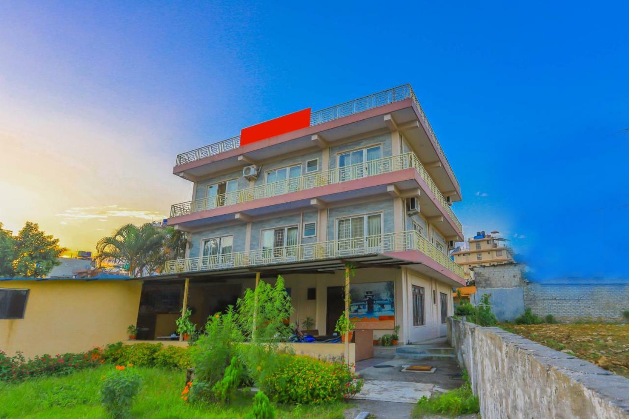 Oyo 575 Api Suites Pokhara Kültér fotó