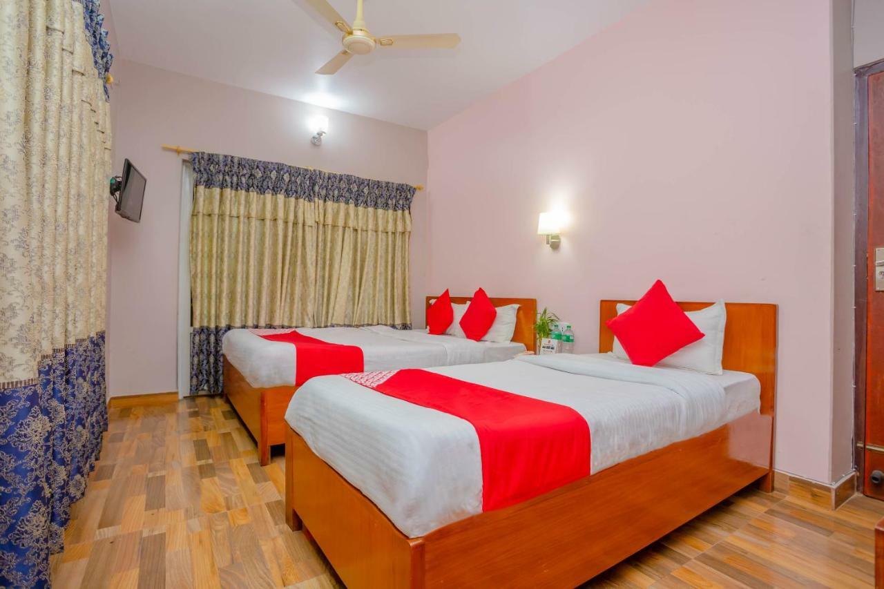 Oyo 575 Api Suites Pokhara Kültér fotó