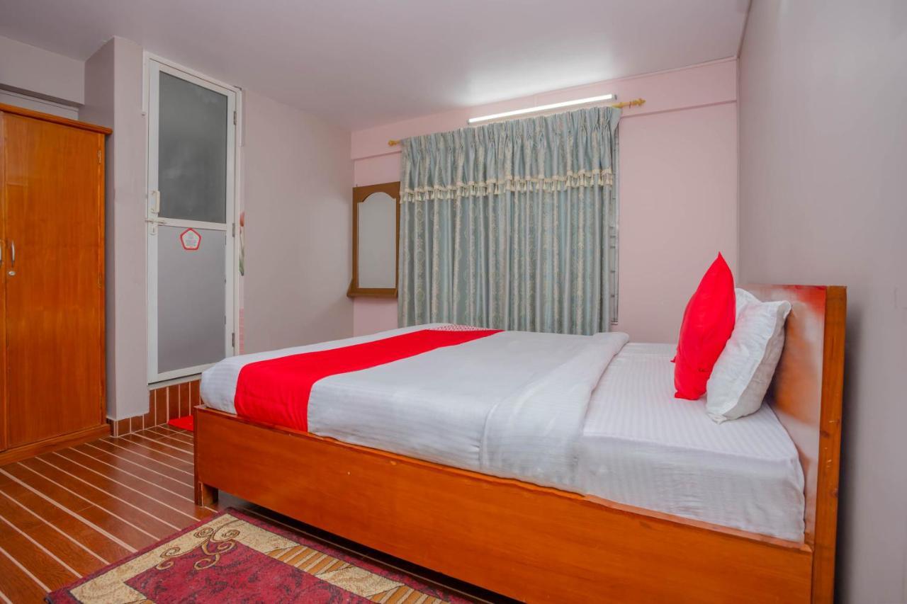 Oyo 575 Api Suites Pokhara Kültér fotó